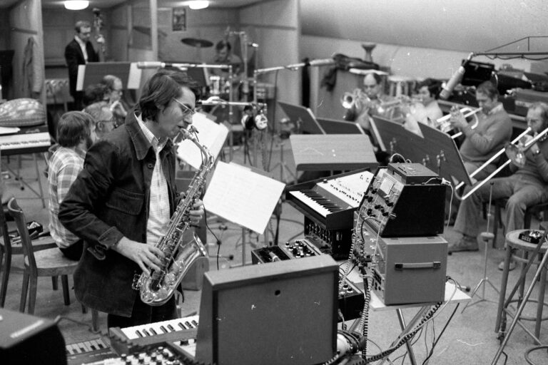 From Avantgarde to sounds for the masses